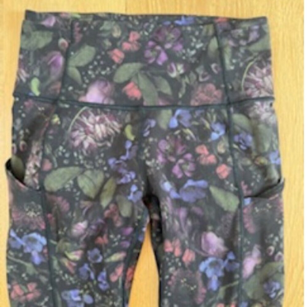 LULULEMON FAST AND FREE HIGH RISE TIGHT SIZE 4  BLACK WITH MULTI COLOR FLORAL